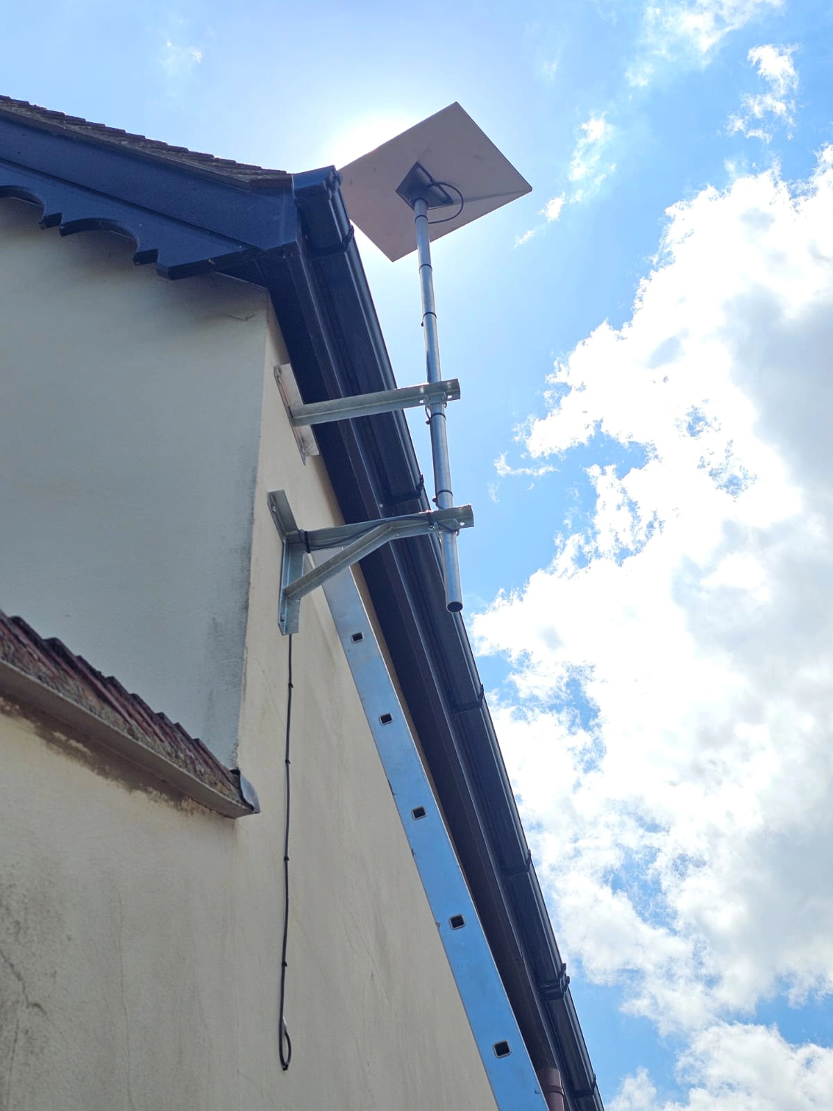 Starlink-wall-intaller-hailsham A starlink installation